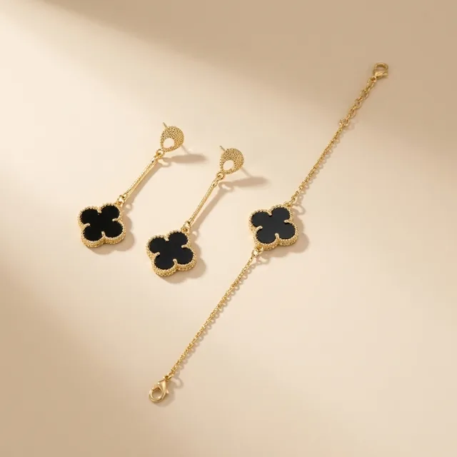 Brincos e pulseira pretos